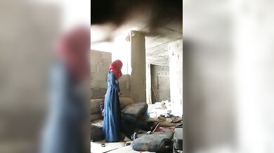 The girl lifted her burqa and rode on the penis in a Mud House Video