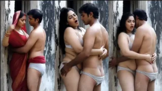 Outdoor Of A Devar Bhabhi In A Ruined House Hot Video